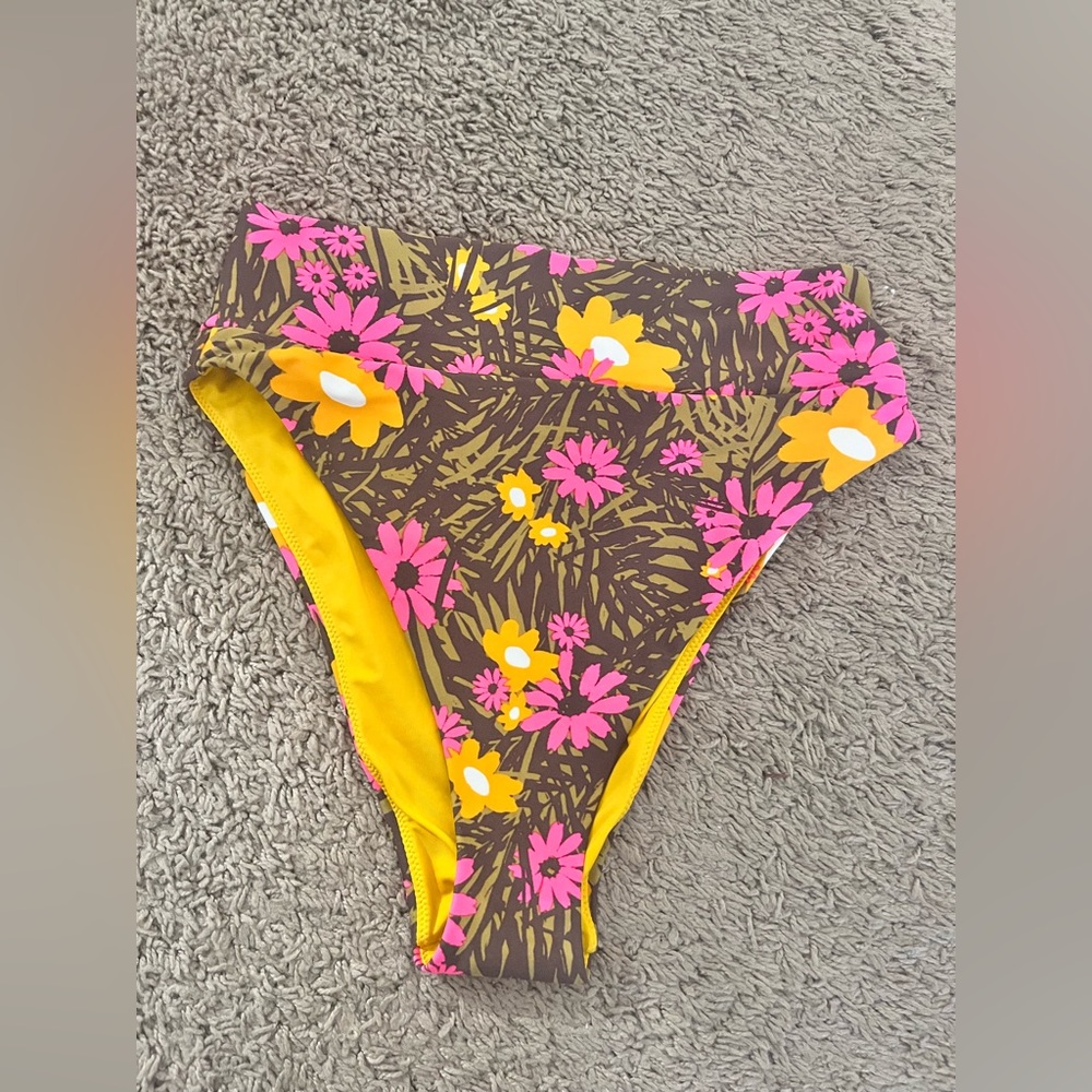 Aerie bathing suit bottoms. Size medium. New never used